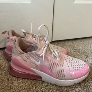 NIKE AIR MAX 270